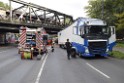 LKW blieb unter Bruecke haengen Koeln Ehrenfeld Innere Kanalstr Hornstr P350